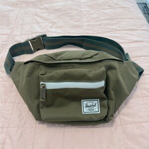 Herschel Seventeen hip pack